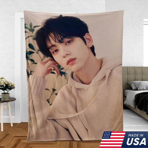 WAVESTEEᵀᴹ SOOBIN TXT Fleece Blanket