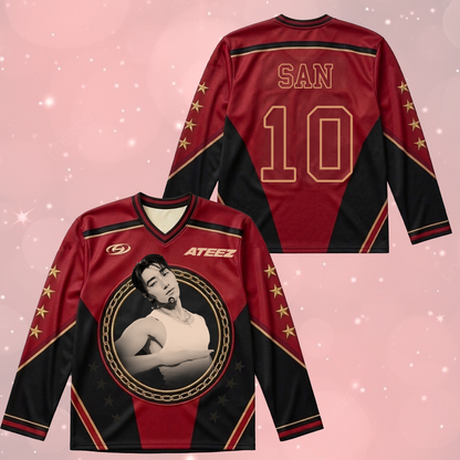 Sporty Twice Dies ist für das blau-schwarze Eishockeytrikot