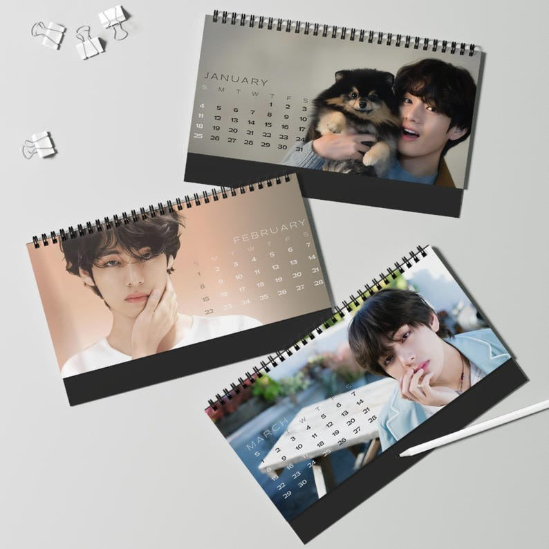 WAVESTEEᵀᴹ Kim Taehyung K-Pop 2026 Desktop Calendar