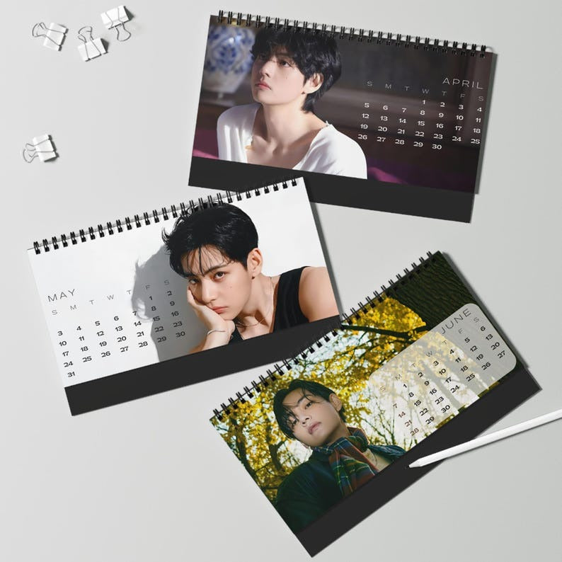 WAVESTEEᵀᴹ Kim Taehyung K-Pop 2026 Desktop Calendar