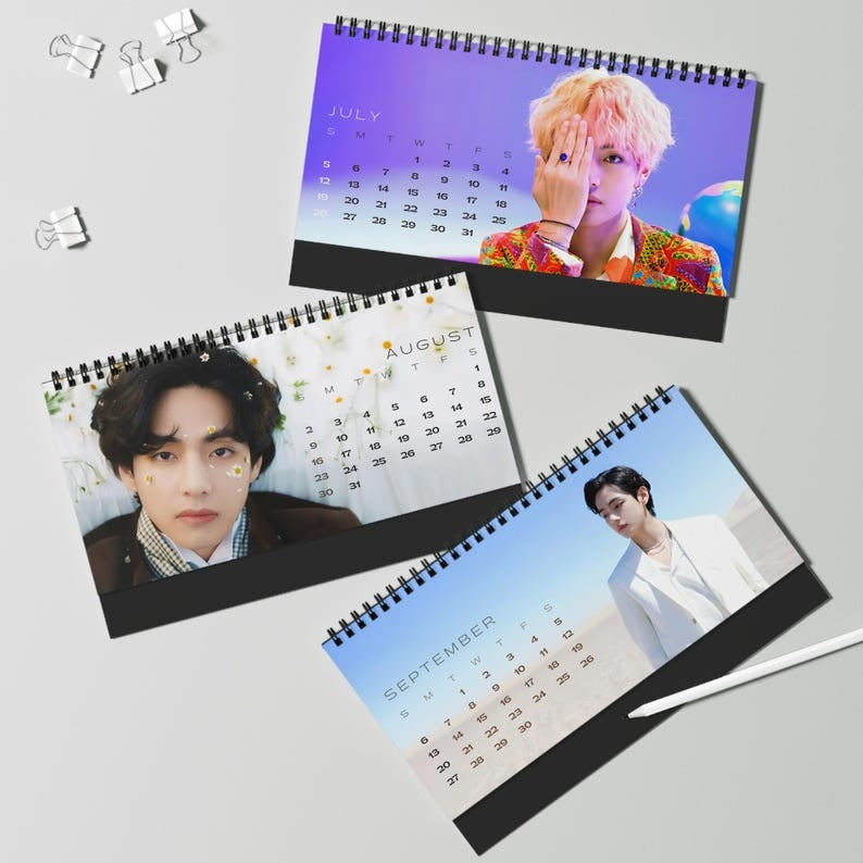 WAVESTEEᵀᴹ Kim Taehyung K-Pop 2026 Desktop Calendar
