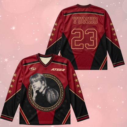 Sporty Twice Dies ist für das blau-schwarze Eishockeytrikot